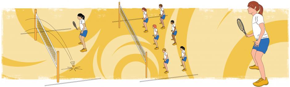 De gauche à droite : Une élève est debout derrière un filet de tennis et tient une raquette. Six élèves sont debout derrière un filet de tennis et tiennent des raquettes. Une élève tient une raquette.