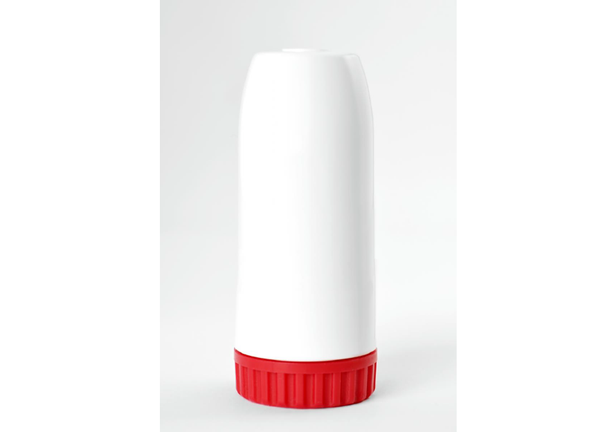 Un inhalateur SMART avec un couvercle blanc arrondi et un bouton rouge à la partie inférieure.